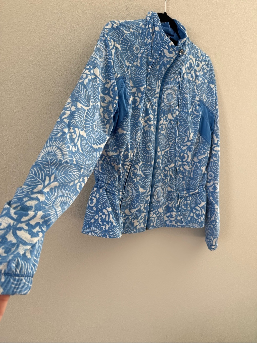 Lululemon Travel to Track Blue Floral Print Women's Jacket size 10 - Picture 7 of 13